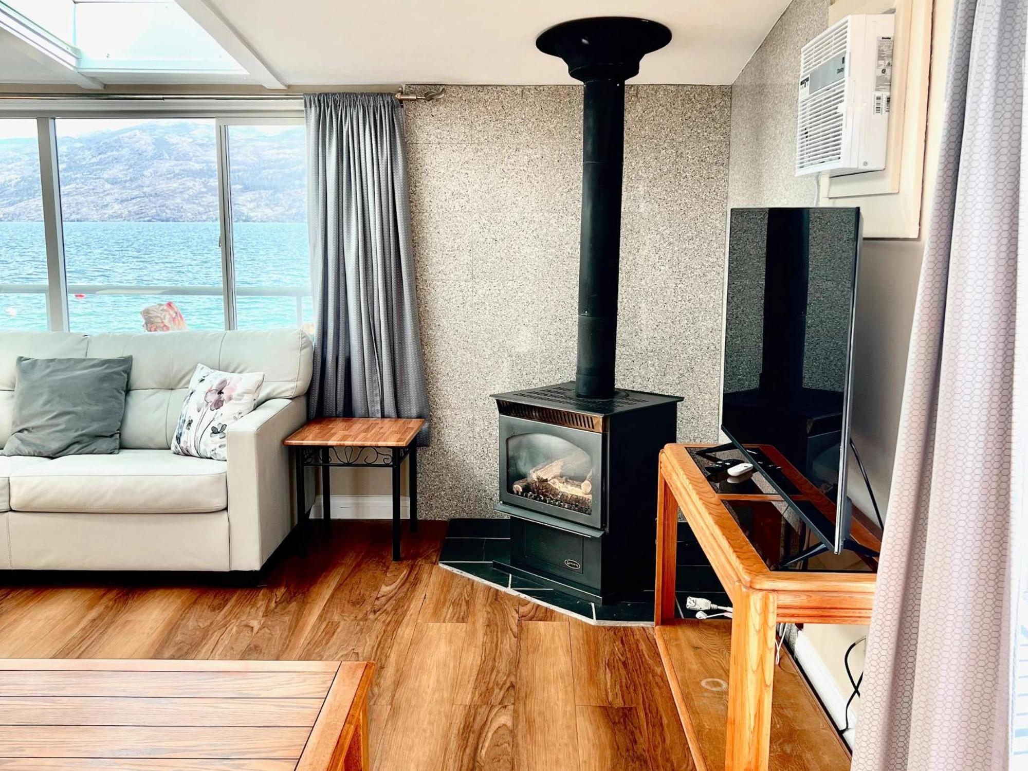 Peachland Beach Resort Exterior foto